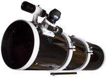 <p>Sky-Watcher BK P250 OTAW Dual Speed Focuser – это светосильная оптическая труба для астрофотографии и визуальных наблюдений. Параболическое главное зеркало диаметром 250 мм обеспечивает передачу яркого и чистого изображения даже тусклых объектов дальнего космоса. При этом картинка получается полностью свободной от хроматических аберраций.</p><p>Труба несколько укорочена – это позволяет добиться оптимальных результатов при астросъемке в прямом фокусе. Для повышения качества фотографий рекомендуем дополнить трубу корректором комы (приобретается отдельно).</p><p>Эта модель снабжена двухскоростным фокусером 10:1, обеспечивающим высокую точность фокусировки.</p>