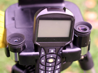 Окуляры можно держать в дополнительных гнездах на корпусе монтировки Окуляры можно держать в дополнительных гнездах на корпусе монтировки