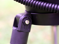 Если ноги треноги двигаются слишком свободно, затяните болты в основании посильнее Если ноги треноги двигаются слишком свободно, затяните болты в основании посильнее