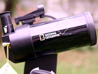 Установив трубу на вилку, надежно зафиксируйте ее винтом в месте крепления Установив трубу на вилку, надежно зафиксируйте ее винтом в месте крепления