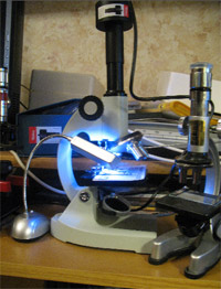 «Электронный» микроскоп в сборе, рЯдом китайскаЯ игрушка за 1500 рублей