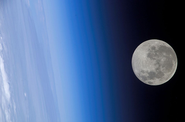 Какая температура на Луне днем и ночью: основные различия