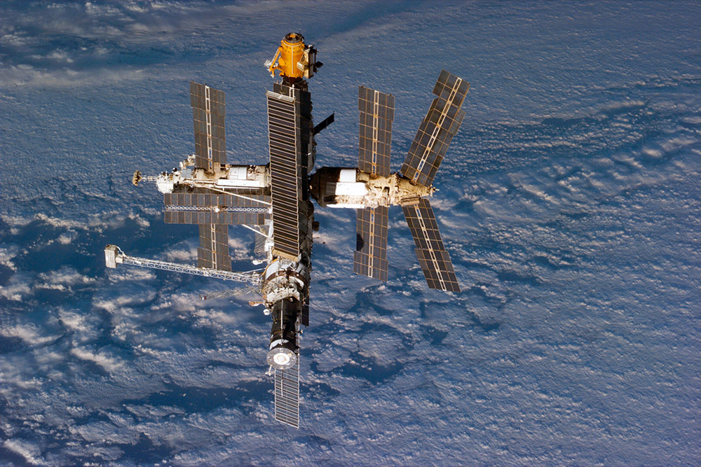 Славная страница отечественной космонавтики – орбитальная космическая станция МИР