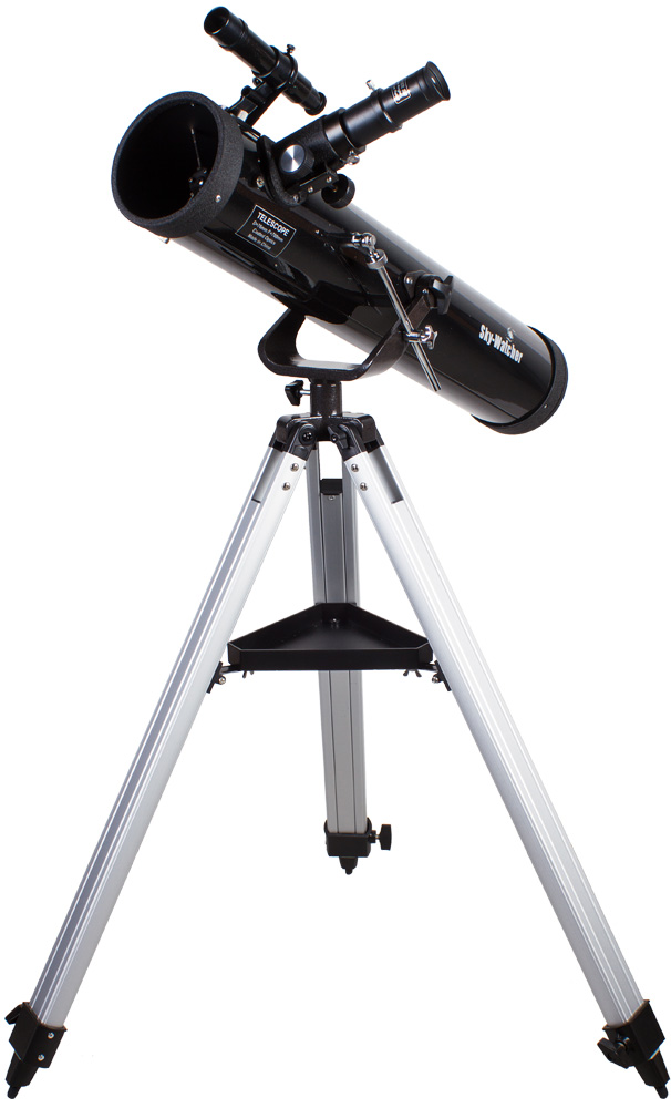 <p>Телескоп Sky-Watcher BK 767AZ1 прекрасно подходит для изучения ночного неба. Данная модель отличается качественной оптикой и надежной конструкцией. Благодаря простому управлению Sky-Watcher BK 767AZ1 станет оптимальным выбором для начинающих любителей астрономии. Телескоп оптимален для загородных наблюдений, однако его можно использовать и в городе.</p><p><strong>Оптика</strong></p><p>Данная модель представляет собой зеркальный телескоп, поэтому картинка получается яркой и полностью свободной от хроматических аберраций.</p><p>В комплект входят два окуляра. Начинать наблюдения лучше с окуляра с фокусным расстоянием 25 мм, так как он имеет более широкое поле зрения и позволяет охватить взглядом большое пространство. Окуляр 10 мм дает большее увеличение и предназначен для детального изучения космических объектов.</p><p><strong>Монтировка</strong></p><p>Труба устанавливается на азимутальную монтировку. Алюминиевая тренога обеспечивает стабильное положение конструкции. Высота ножек регулируется. Тренога снабжена лотком для аксессуаров.</p>