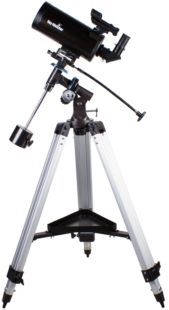 <p>Зеркально-линзовый телескоп Sky-Watcher BK MAK102EQ2 предназначен для изучения Луны, планет Солнечной системы и объектов дальнего космоса. Качественная оптика обеспечивает передачу четкого и чистого изображения. Экваториальная монтировка позволяет компенсировать суточное движение объектов.</p><p><strong>Оптика</strong></p><p>Эта модель собрана по оптической схеме Максутова-Кассегрена, благодаря чему труба отличается небольшими размерами. Телескоп комплектуется двумя окулярами. Для поиска объектов и обзорных наблюдений рекомендуется использовать окуляр с фокусным расстоянием 20 мм. Окуляр 10 мм подходит для более подробного изучения астрономических объектов.</p><p><strong>Монтировка</strong></p><p>Оптическая труба устанавливается на экваториальную монтировку. Такая монтировка несколько сложнее в управлении, чем азимутальная, однако она позволяет с высокой точностью вести объект во время наблюдений. Благодаря надежной алюминиевой треноге конструкция очень устойчива. </p>